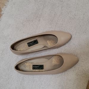 Rockport size 9 Beige